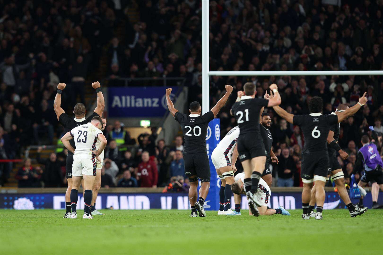 All Blacks wen rillerstryd ná Ford kanse aan einde verspeel