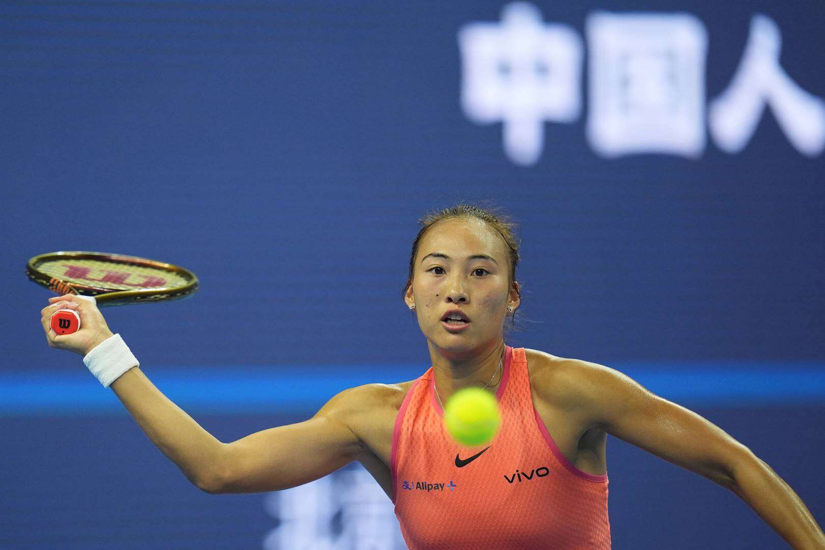 Zheng sterk op koers voor haar tuisskare in Beijing