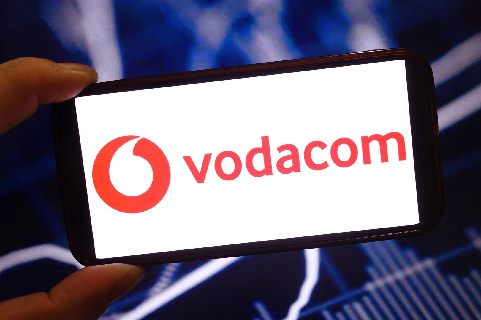 Vodacom se voorafbetaalde kliënte neem af, finansiële dienste groei