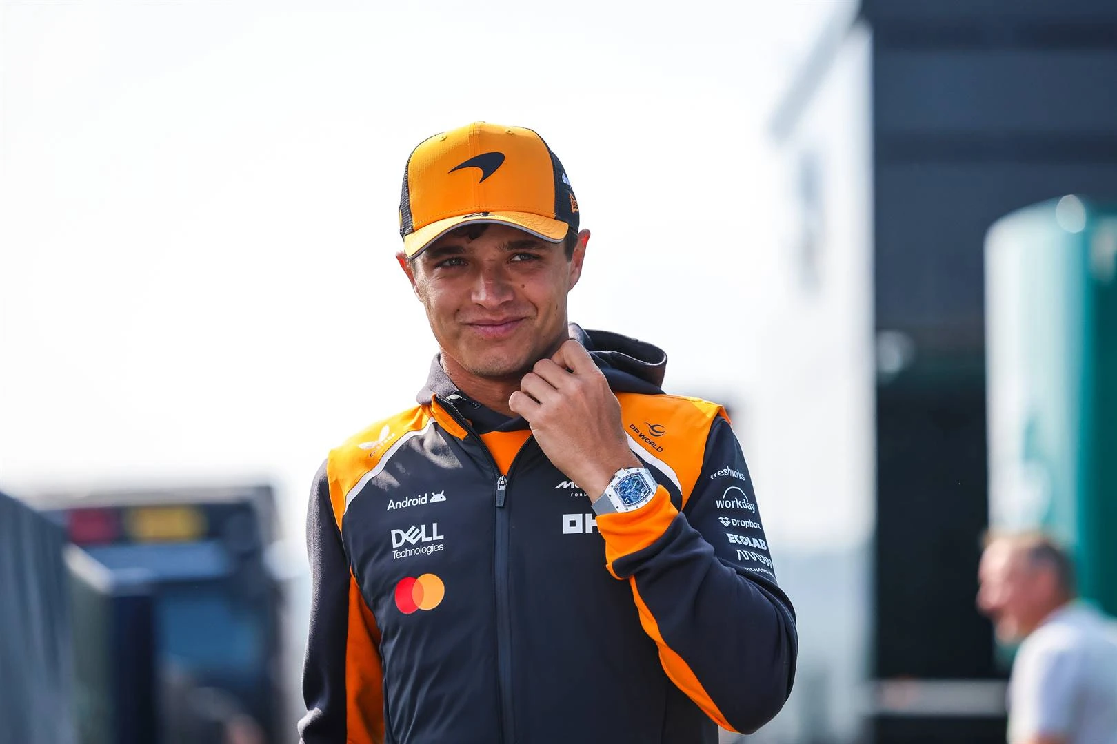 Norris spring voor weg in Belgiese Grand Prix, verwag chaos weens reën