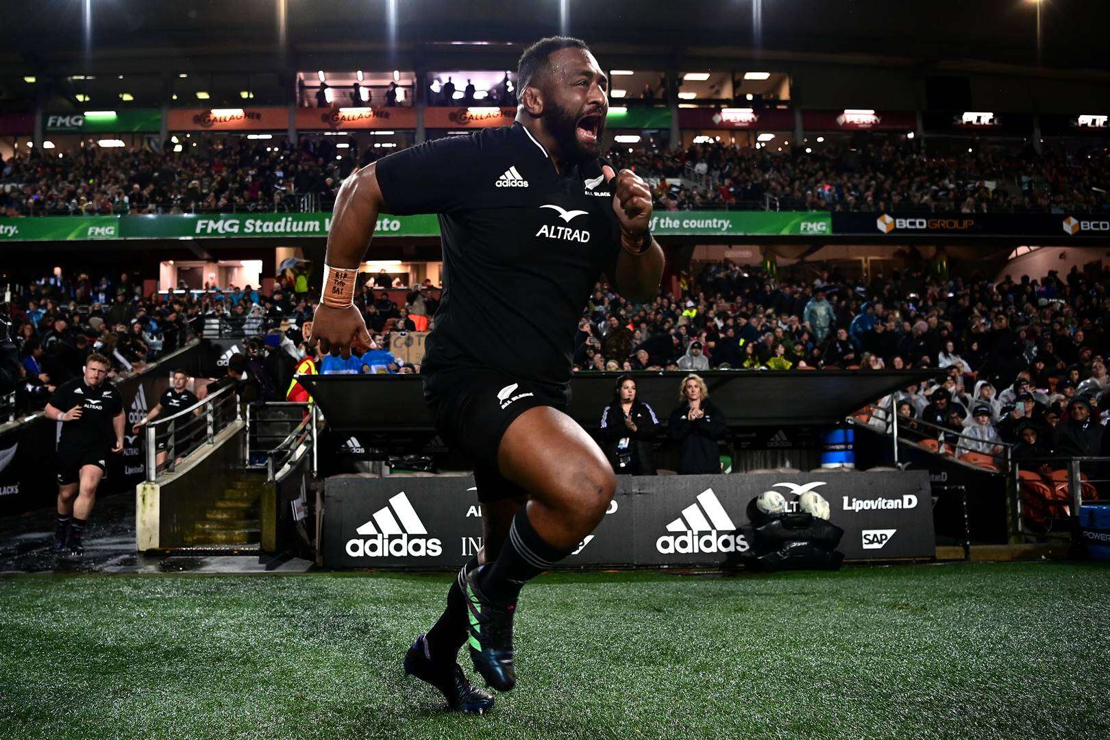 All Blacks ontbied vir Bower ná Newell-terugslag