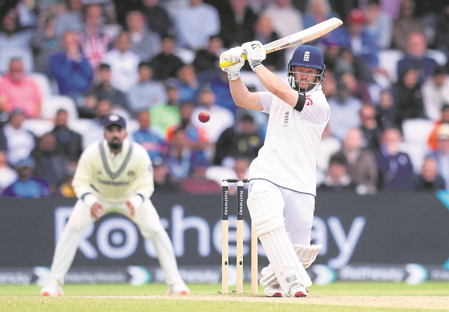 Duckett se kolf stuur Engeland na sege in 1ste toets