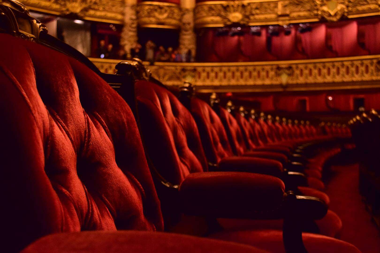 Teatergangers word naar ná opera met seks en bloed