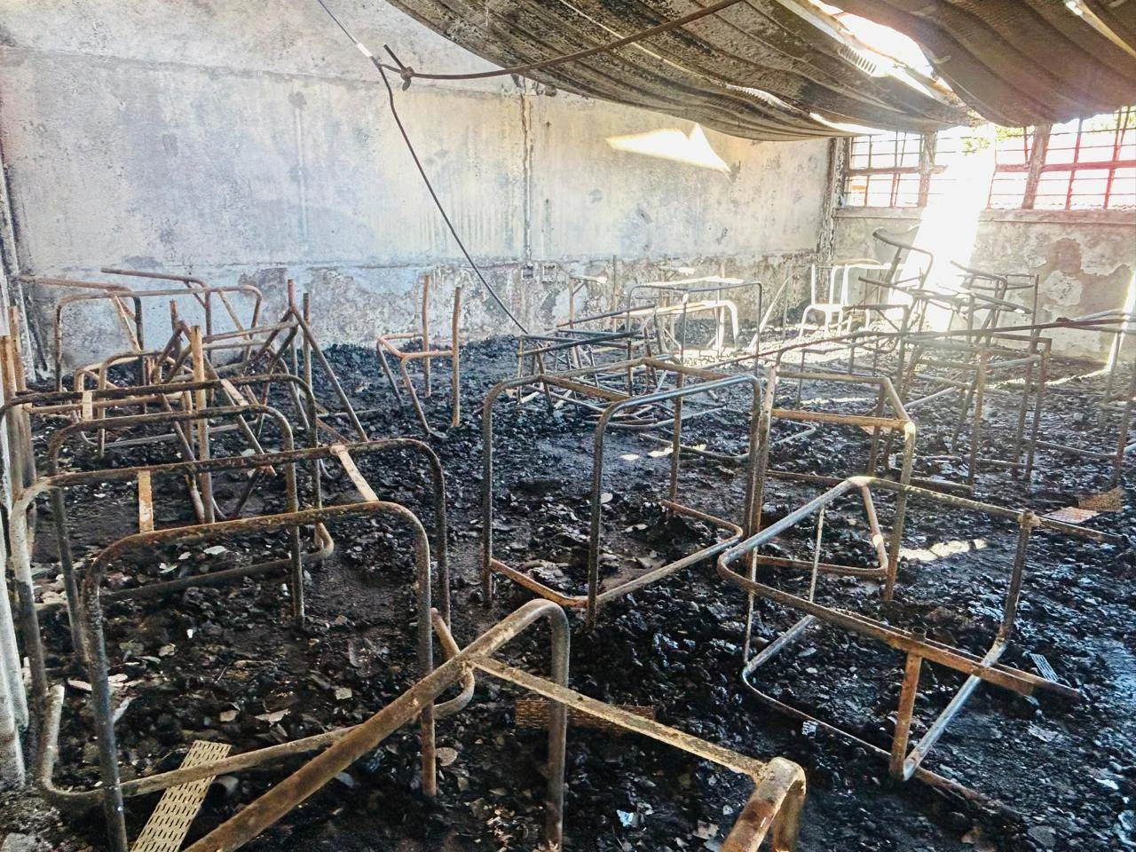 Brandstigting bekyk ná vlamme 11 klaskamers by Jhb-skool verswelg