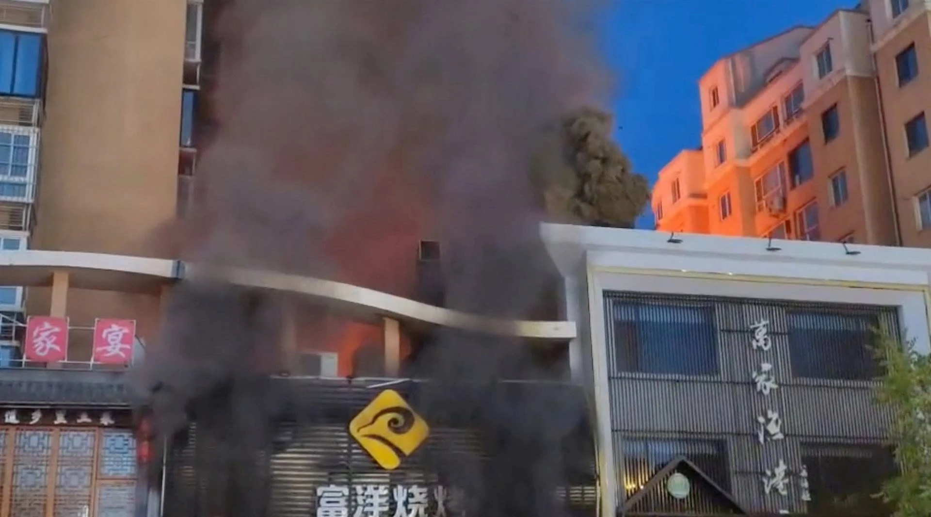 Minstens 22 sterf toe brand by restaurant in China uitbreek