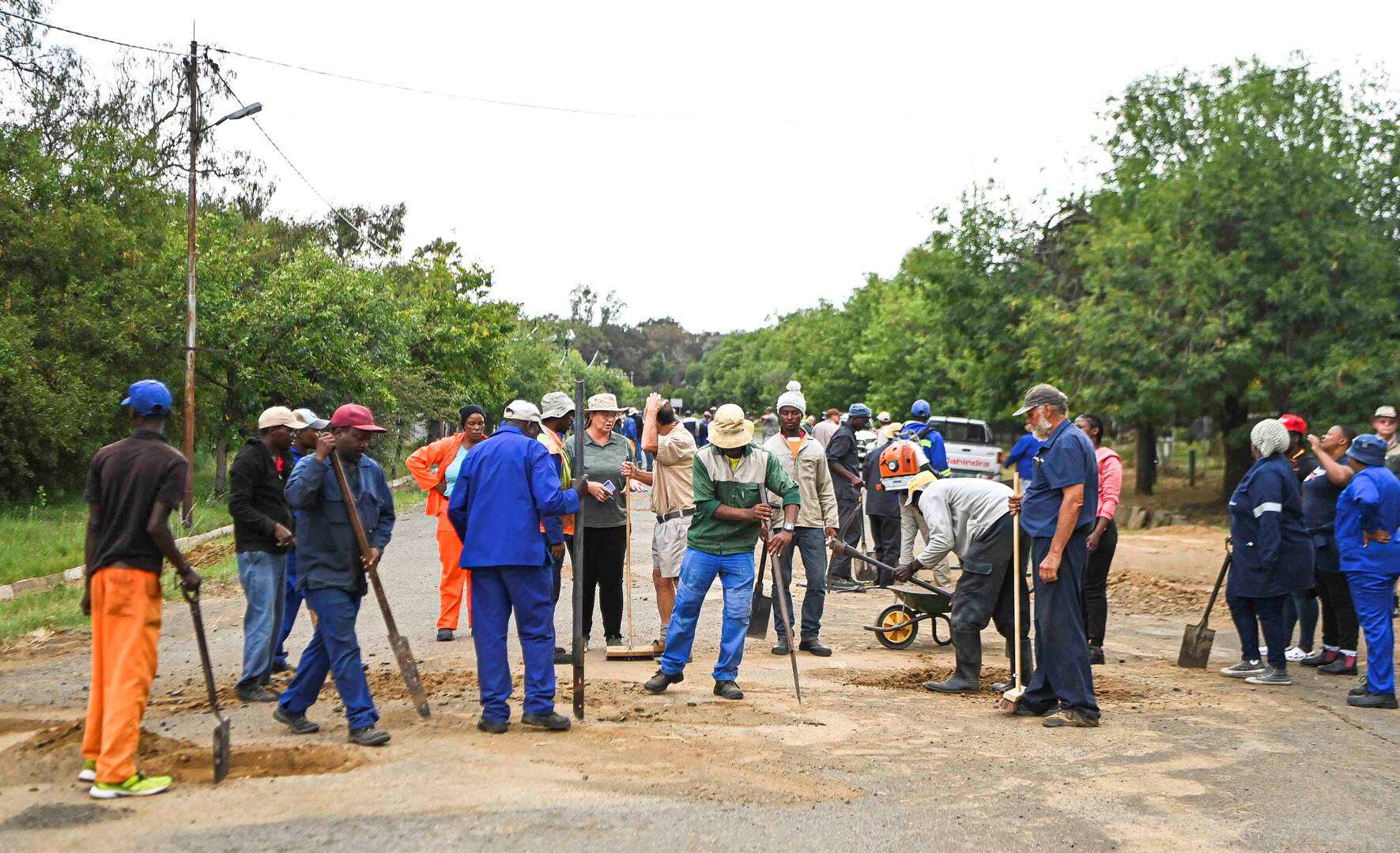 Dewetsdorp dreun toe boere, werkers, sakelui én staat pad herstel