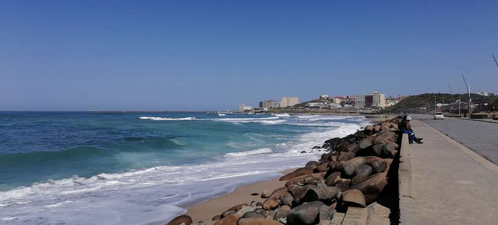 Eastern Cape coastal municipalities remain on high alert after damaging waves forecast