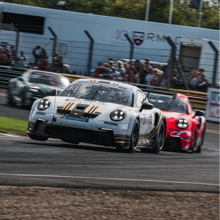 Rackstraw hou neus net-net voor in stryd om Britse Porsche Cup-titel