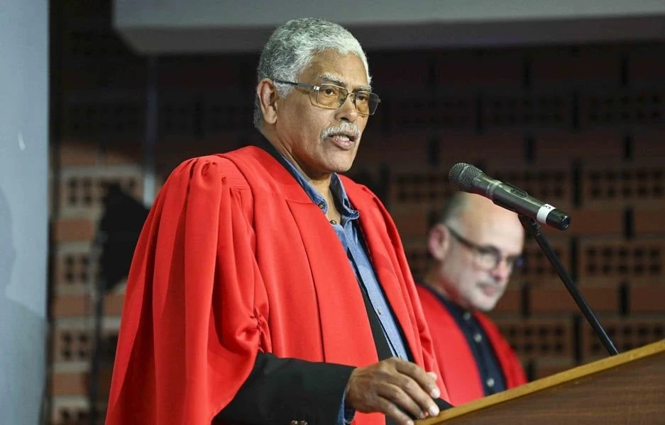 ‘Afrikaans is nie sommer net ’n poep op ’n lappie’: UV vier taal se amptelike 100 jaar