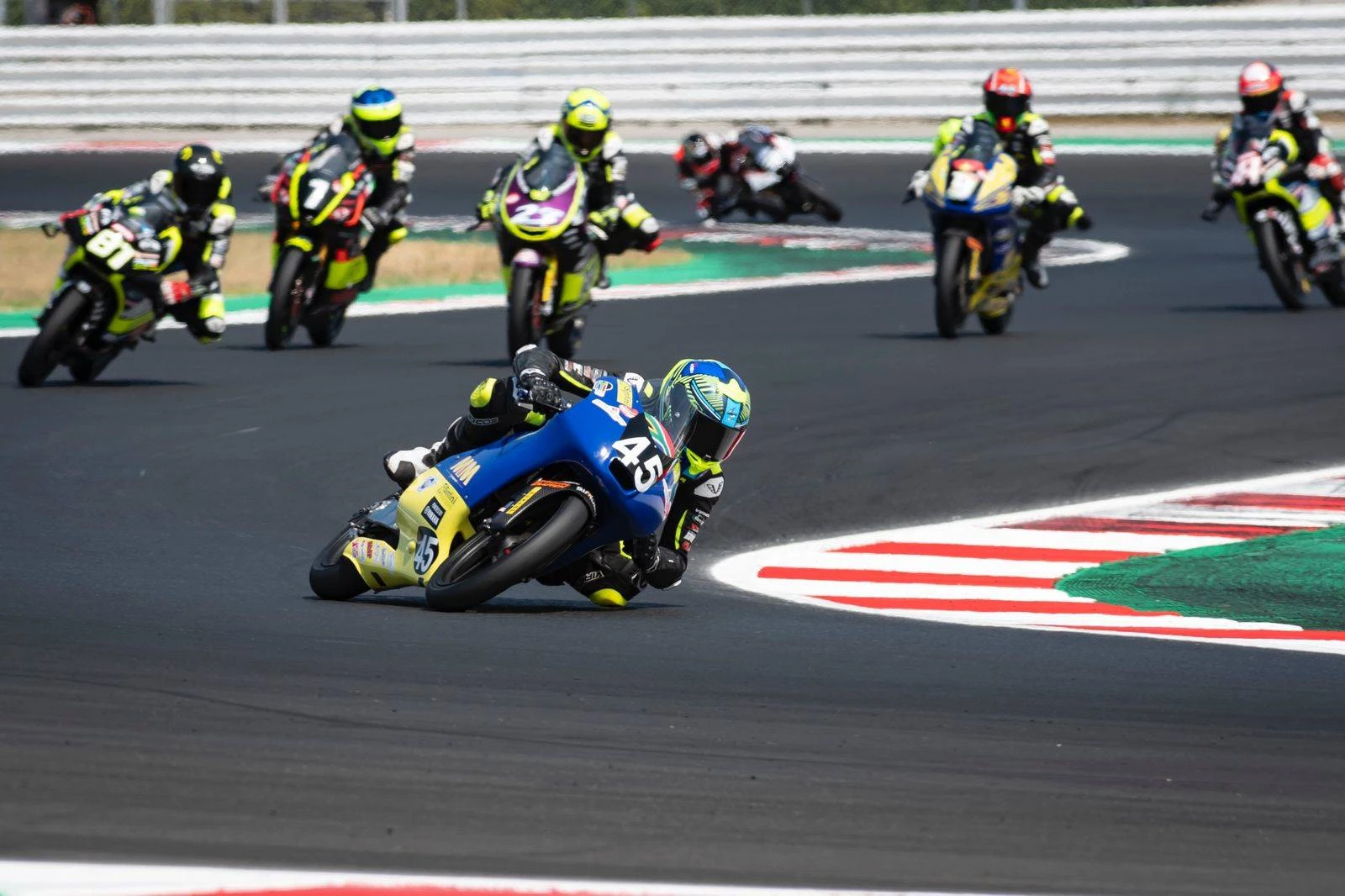 KJ besig om spoed op te tel in MotoGP se ‘Rookies Cup’