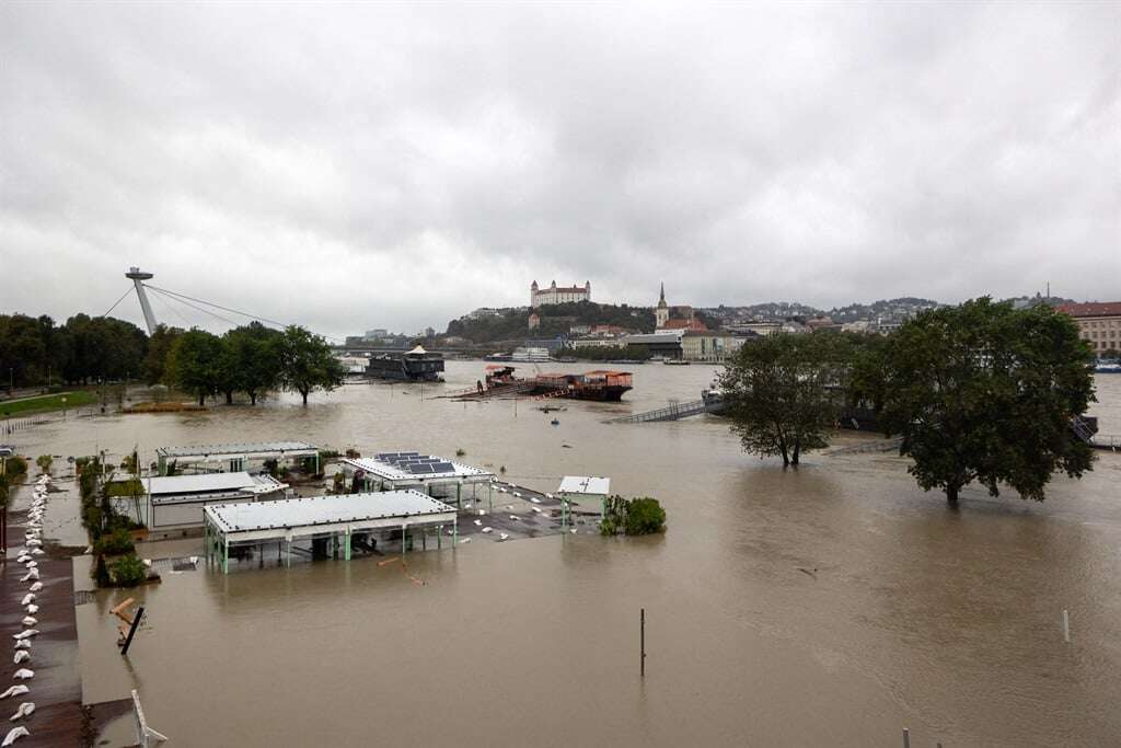 At least 10 dead as more rivers spill banks in central European floods