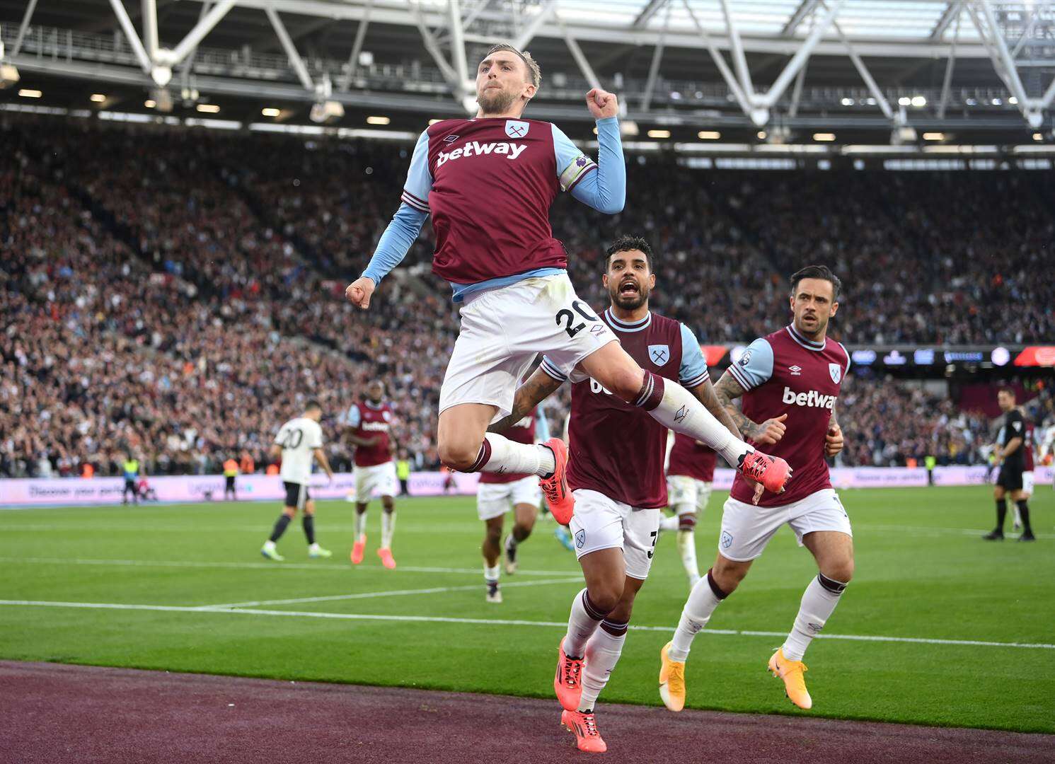 West Ham laat Manchester United se doppie klap met omstrede strafskop