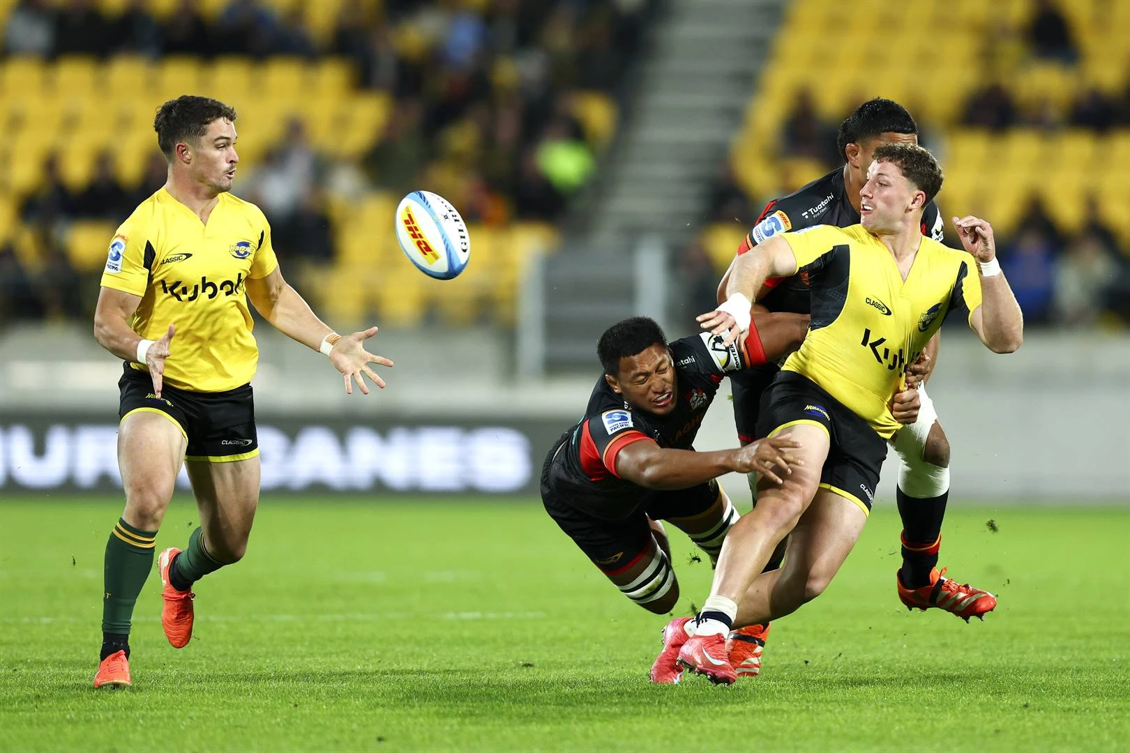 Chiefs val vas teen Hurricanes, maar klou aan 1ste plek