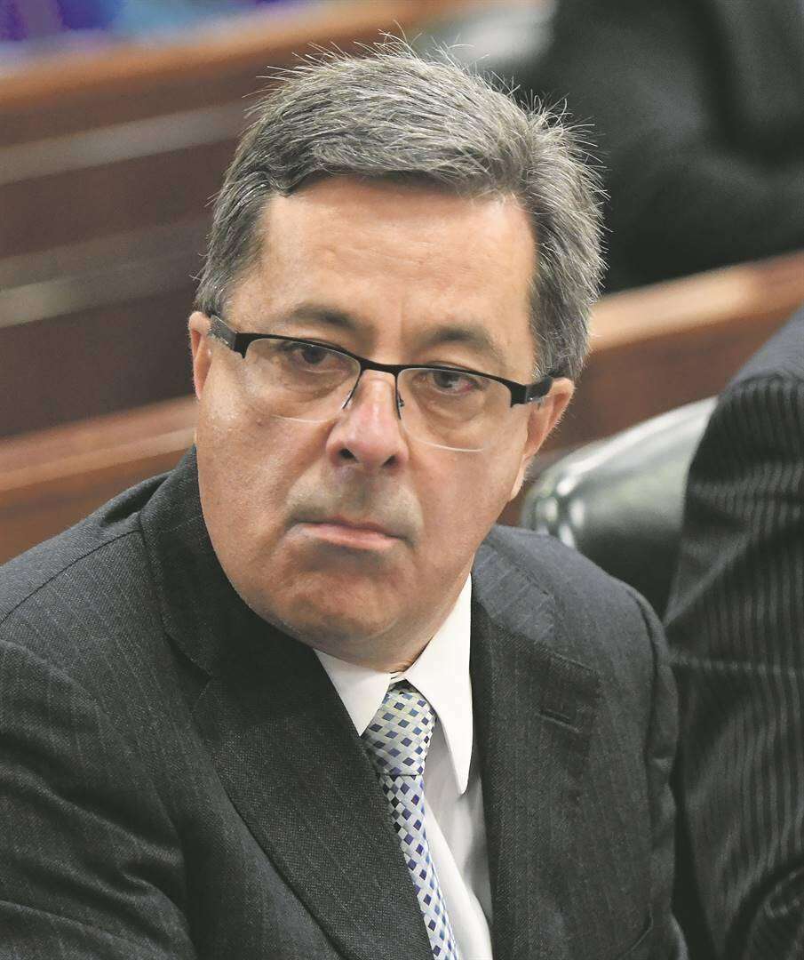 Hof gooi Markus Jooste se e-posse, dokumente oop vir Reserwebank