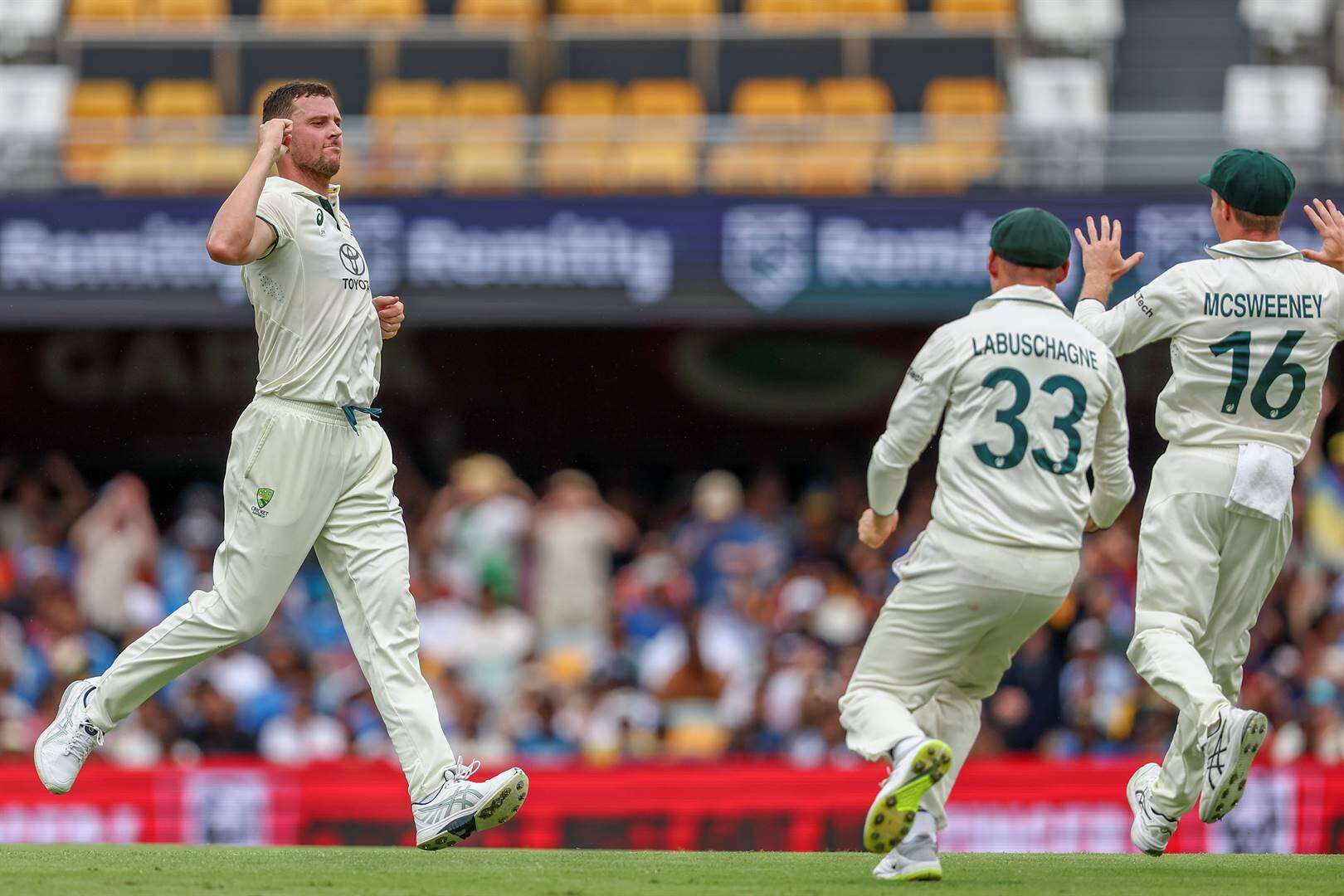 Aussies dalk res van reeks teen Indië sonder Hazlewood