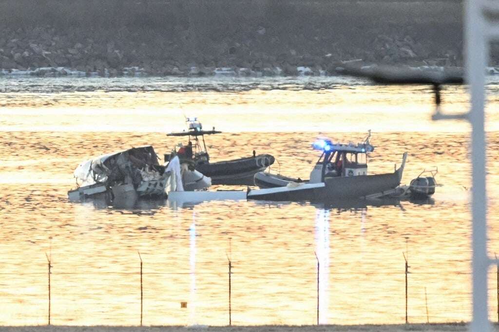 Bodies pulled from Washington river after plane collides with helicopter