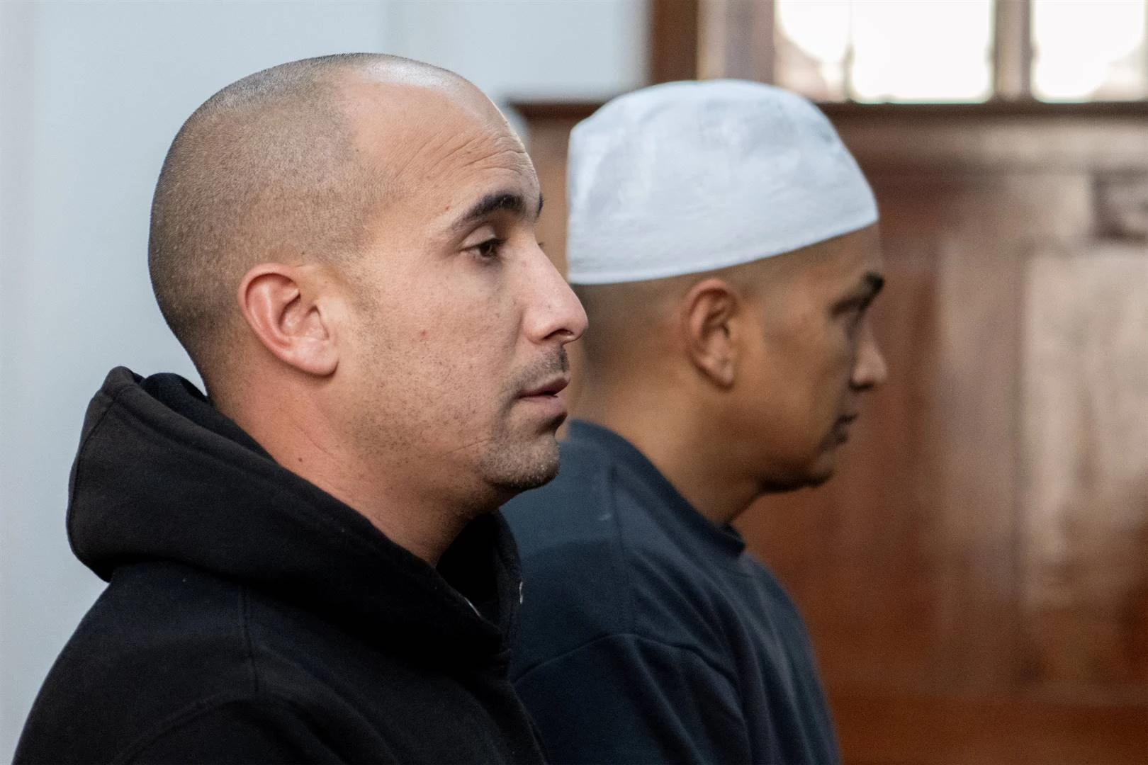 Dwelmvonds in stoorplek: Standard Bank-hoë en vriend gaan skuld ontken