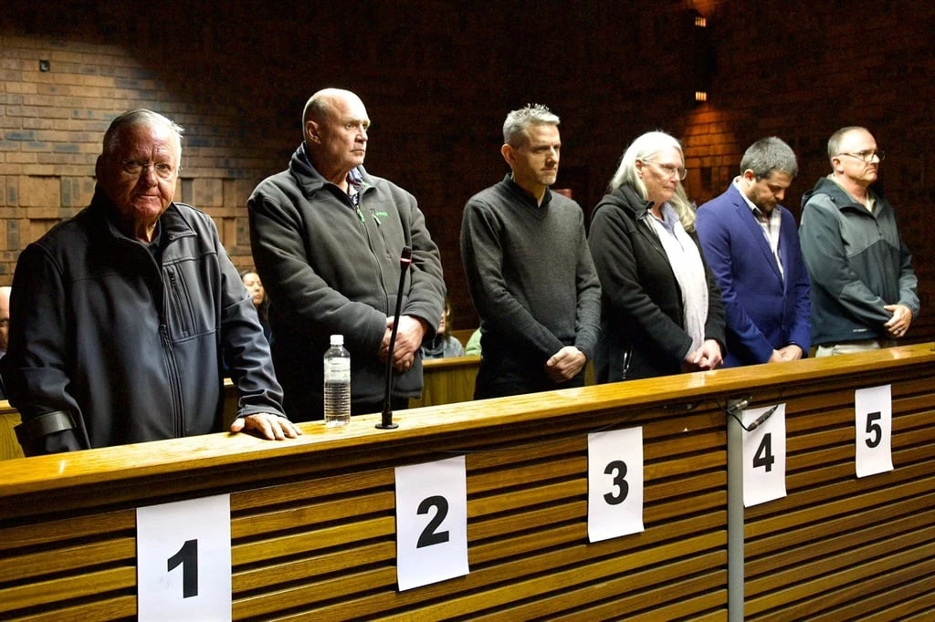 Hume en 5 ander in hof oor beweerde onwettige renosterhoringhandel