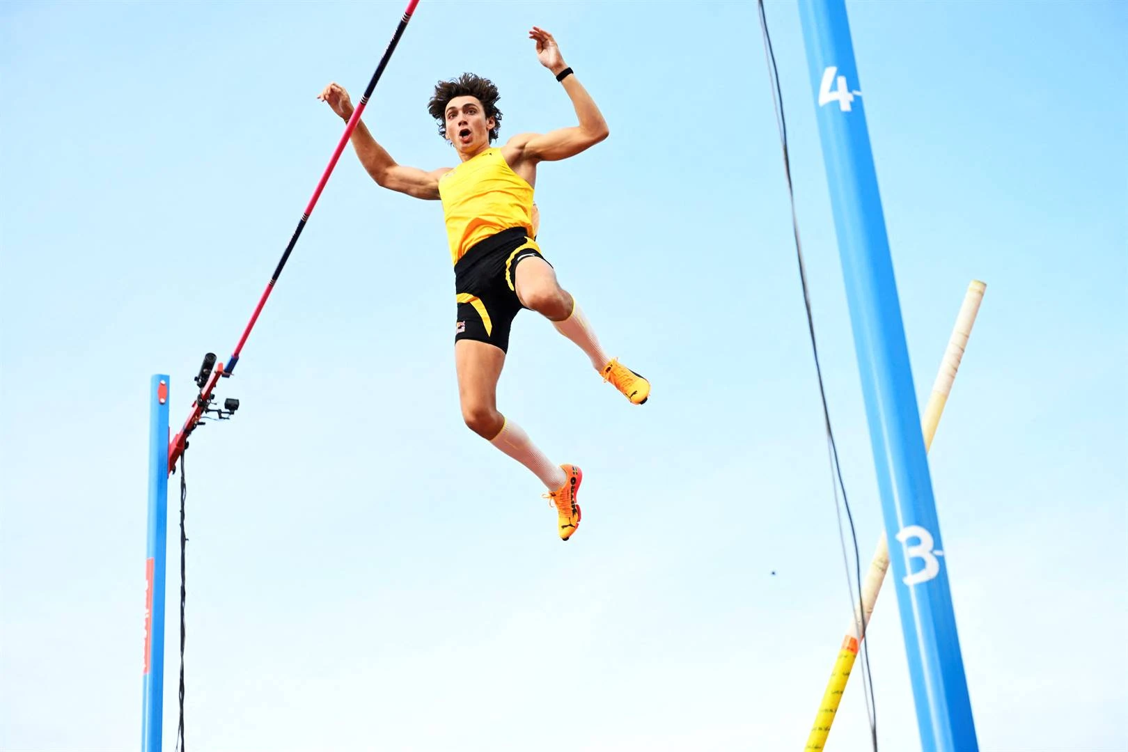 Superster Duplantis behaal 12de wêreldrekord voor tuisskare