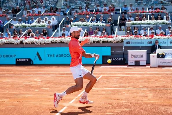 Djokovic aanvaar laat uitnodiging om in Genève-Ope te speel