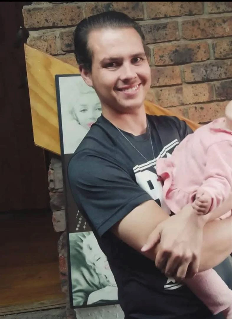 Jong pa (27) van Boksburg veg om lewe ná aanval buite gewilde kuierplek