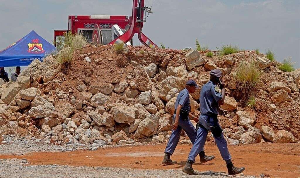 Turf wars erupt in Gauteng as zama zamas fleeing Stilfontein clash with police, local miners