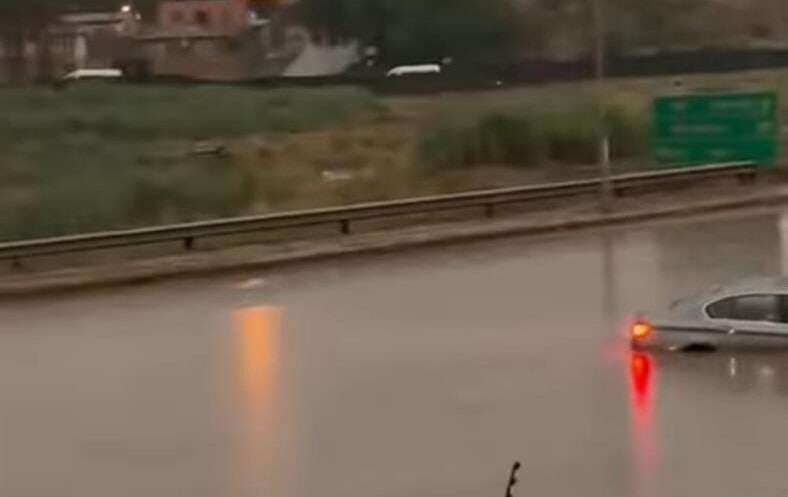 Aquatic rescue teams sent to Soweto to help motorists trapped along flooded road