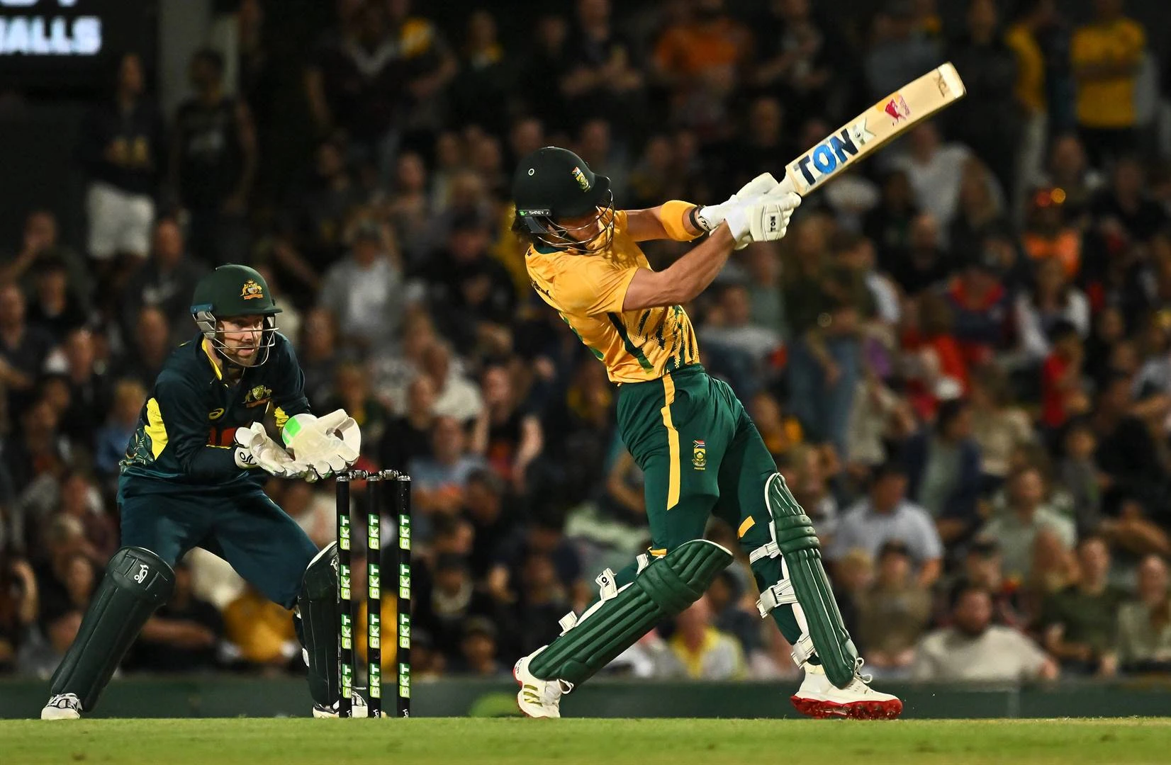 Protea-boulers baklei terug voor Maxwell Aussies met voorlaaste bal laat wen