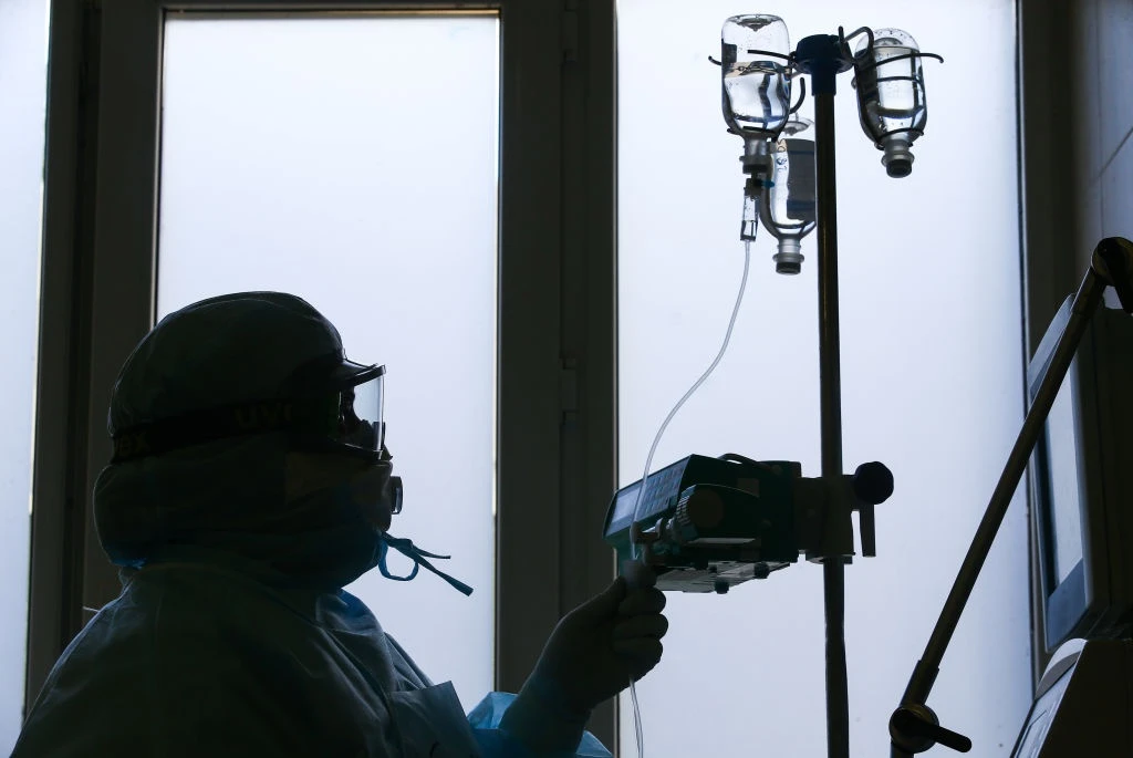 Hawks crack down on two alleged bogus doctors who reportedly issued fraudulent sick certificates