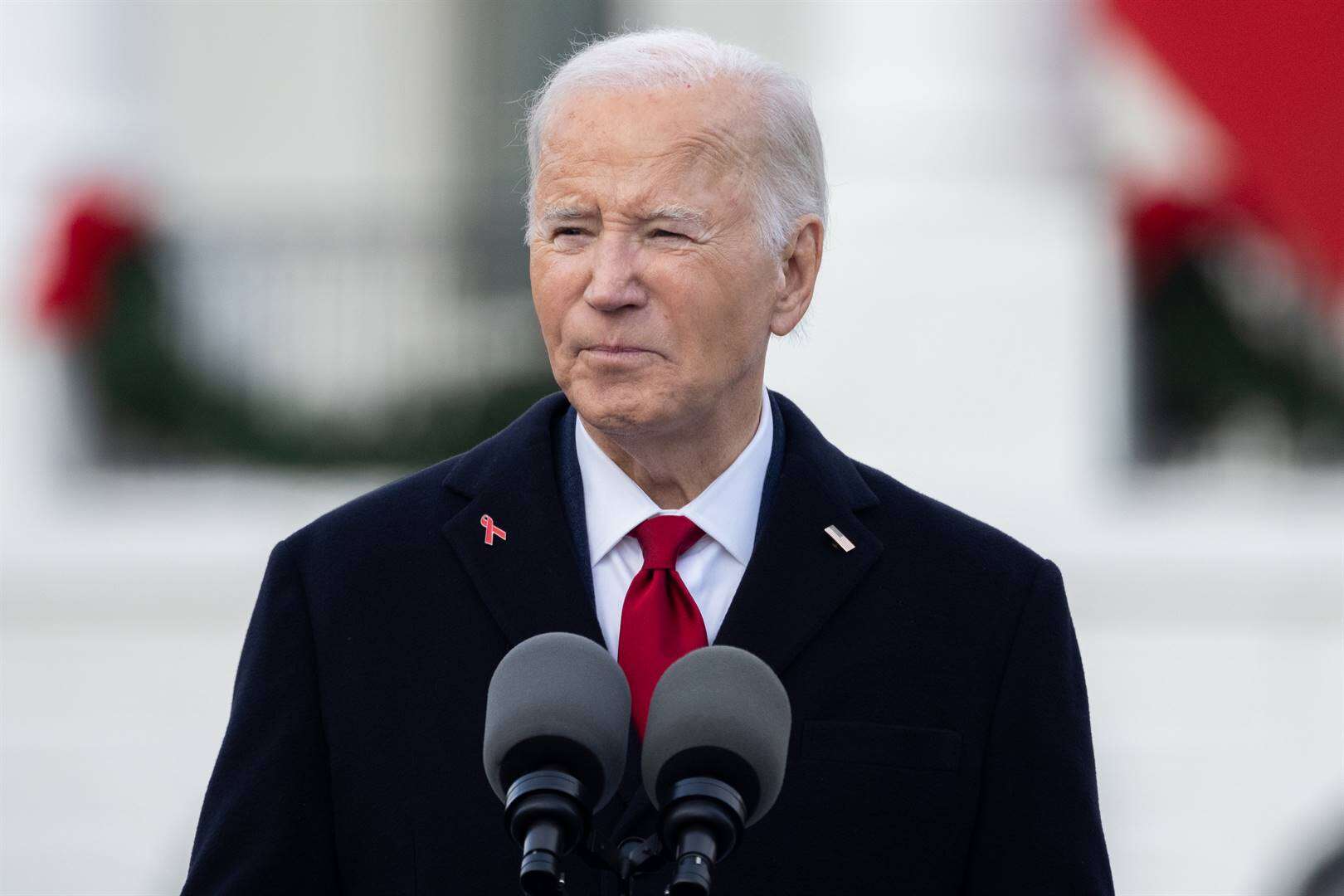 Withuis skerm vir Biden ná kritiek oor seun se kwytskelding