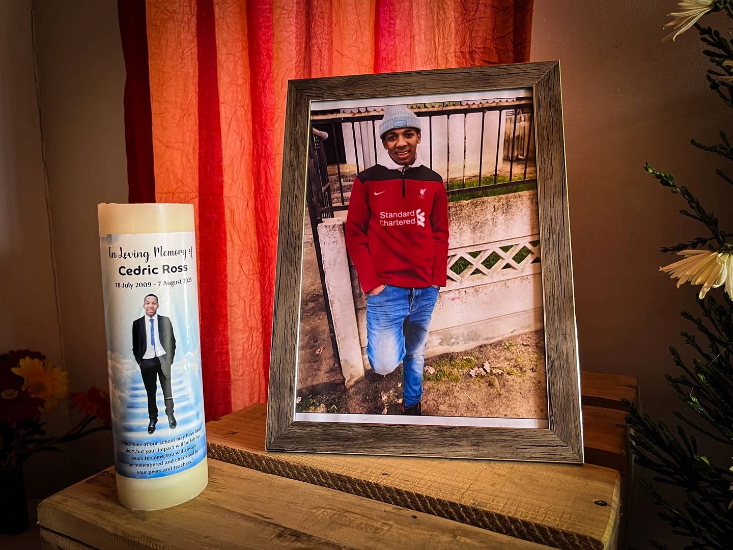 Ma ‘dood van binne’ nadat gemaskerde mans haar ‘alles’ (16) doodskiet
