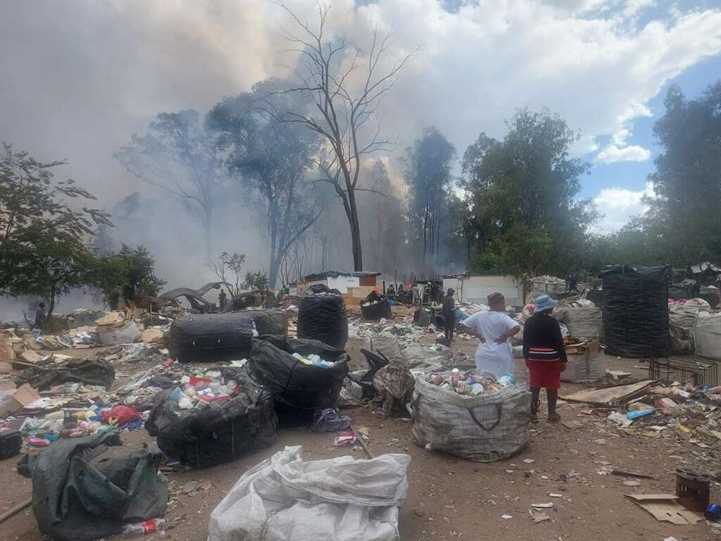 Firefighters battle blaze at Sandton informal settlement