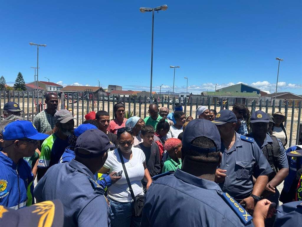 Mitchells Plain residents tell police minister they are 'held hostage' as gang violence escalates