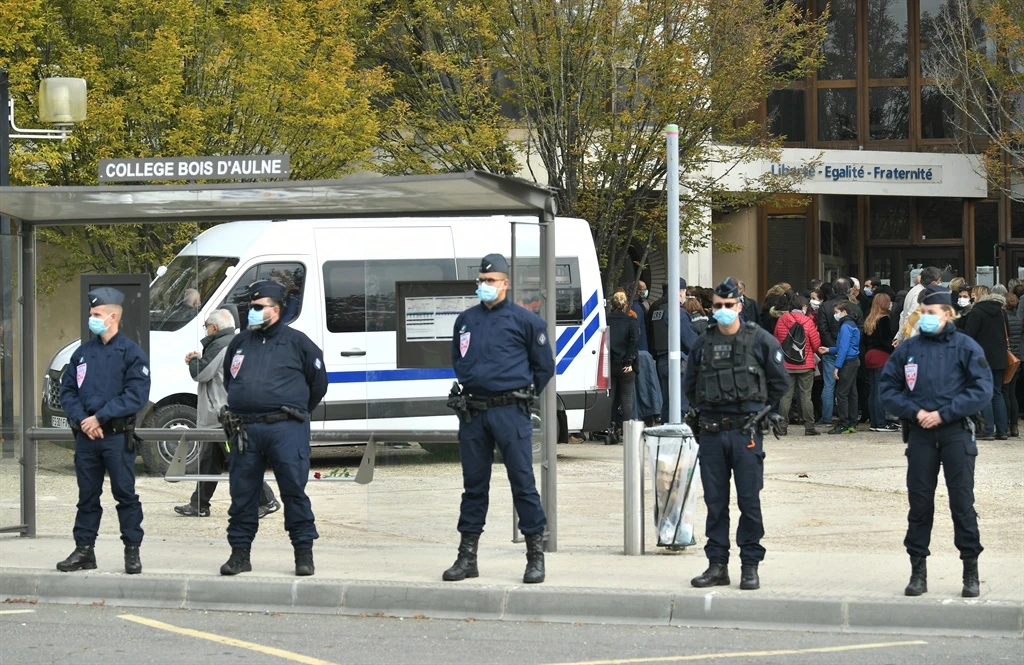 Police arrest nine after teacher beheaded in Paris suburb