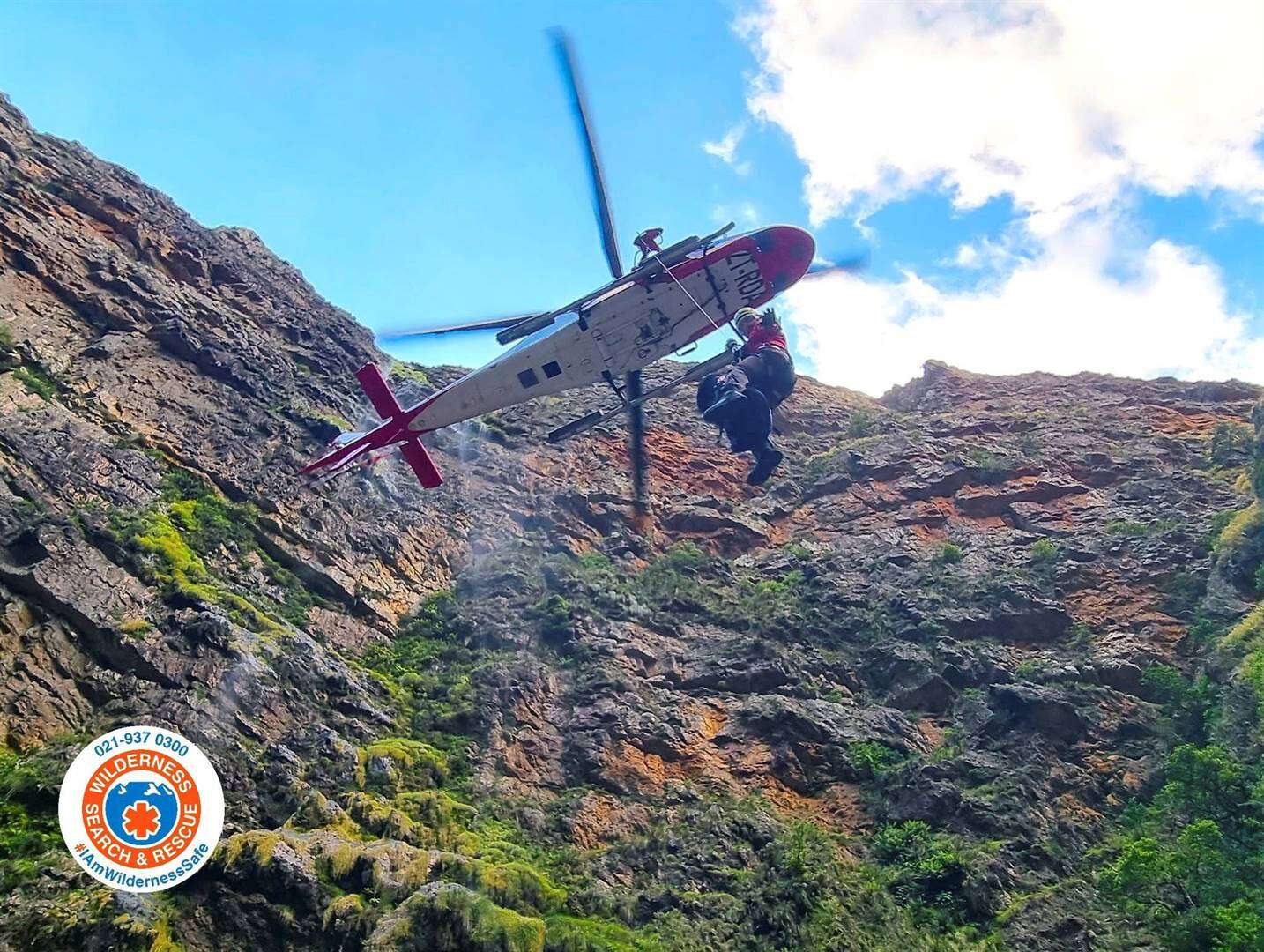 2 stappers in Wes-Kaap gered nadat hulle op verskillende roetes val