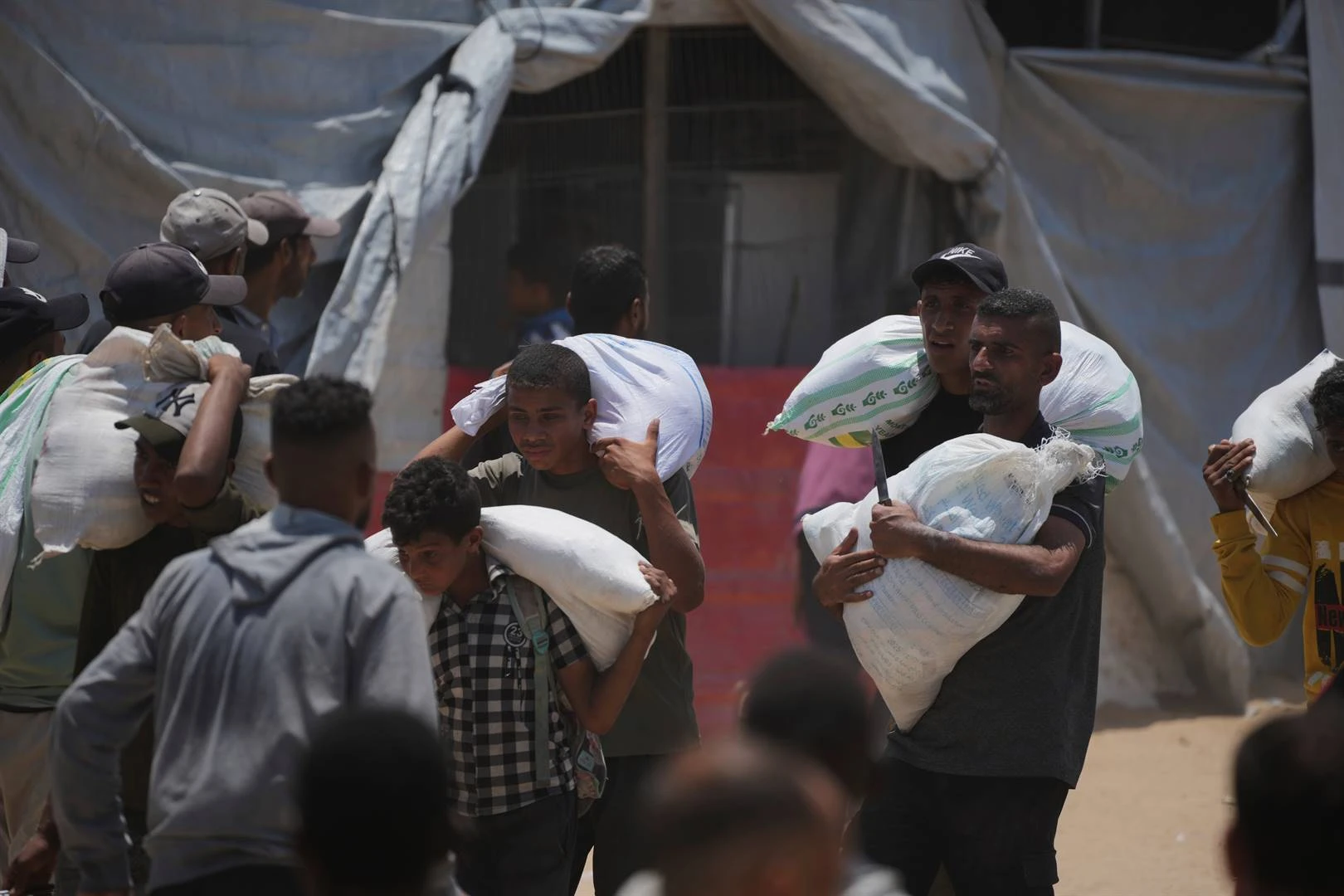 4 Palestyne sterf toe Israeliese weermag ‘waarskuwingskote’ by hulpverspreidingspunt afvuur
