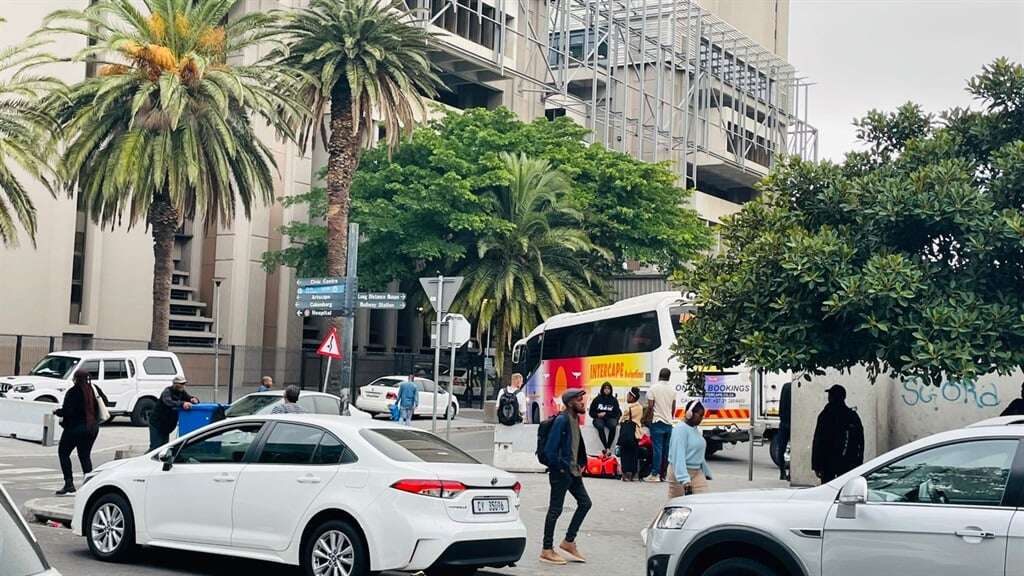 'Hallelujah, festive is here!': Hundreds of minibus taxis set to leave Western Cape for Eastern Cape