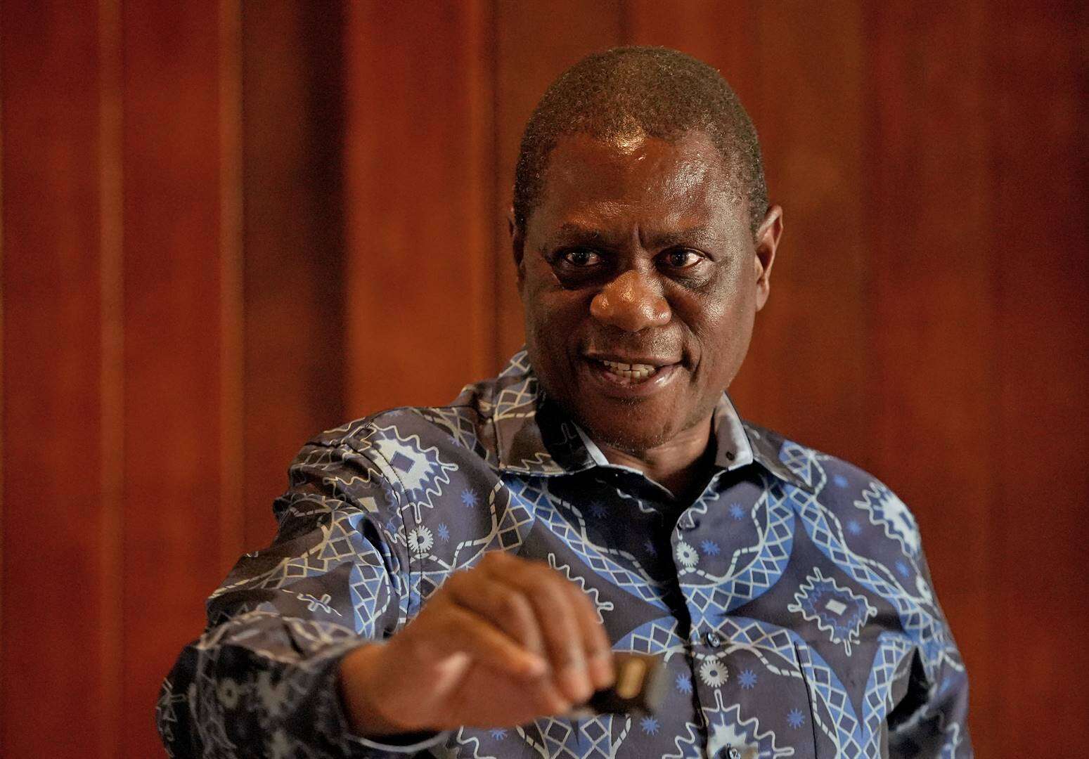 Mashatile se vrou gaan edelsteen teruggee aan Liebenberg