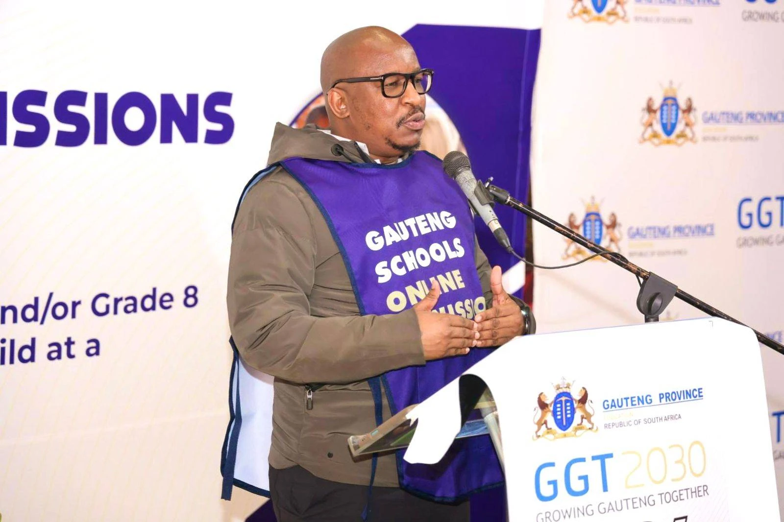 Skoolplasings: Ouers in Gauteng wikkel; 213 000 aansoeke op eerste dag aanvaar