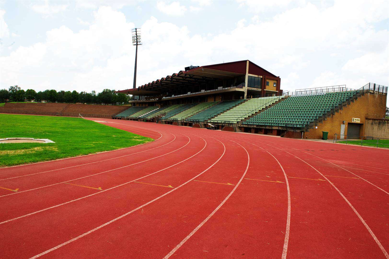 Atletiekbase landwyd skarrel nou vir goedkeuring vir stadions