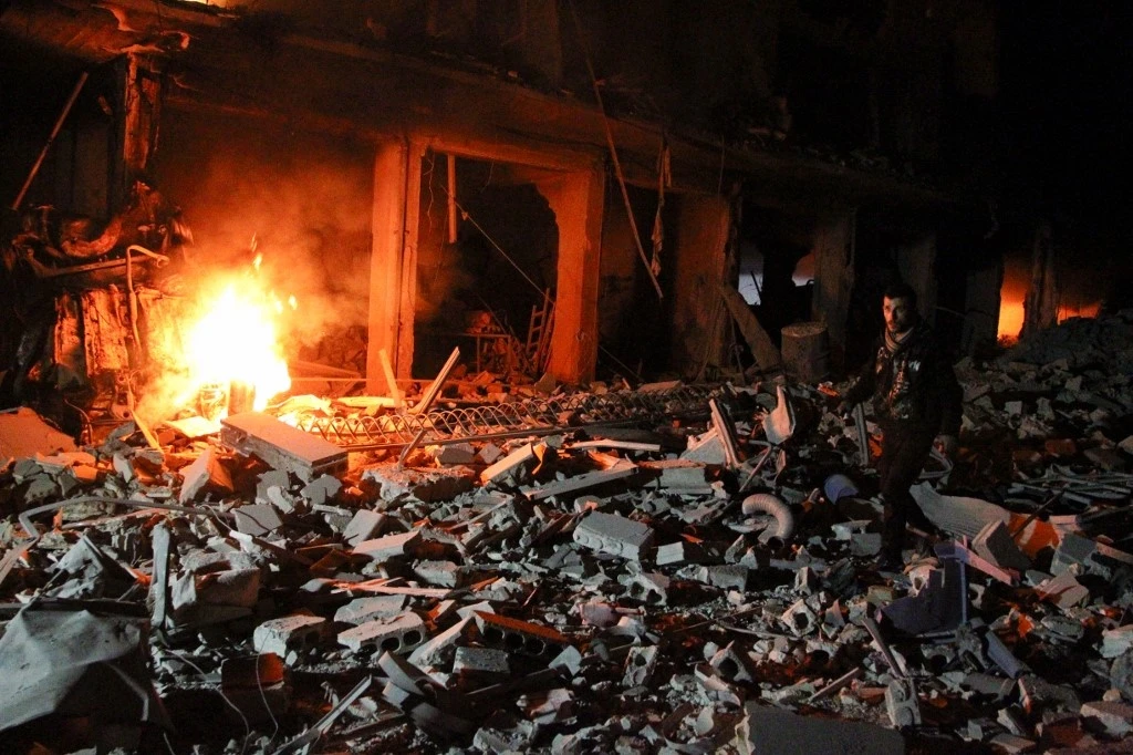 Israel air strikes hit Iran targets in Syria killing 10