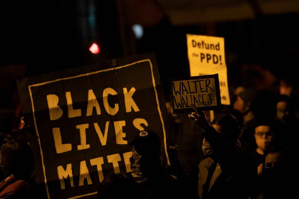 Second night of clashes in Philadelphia after police kill black man
