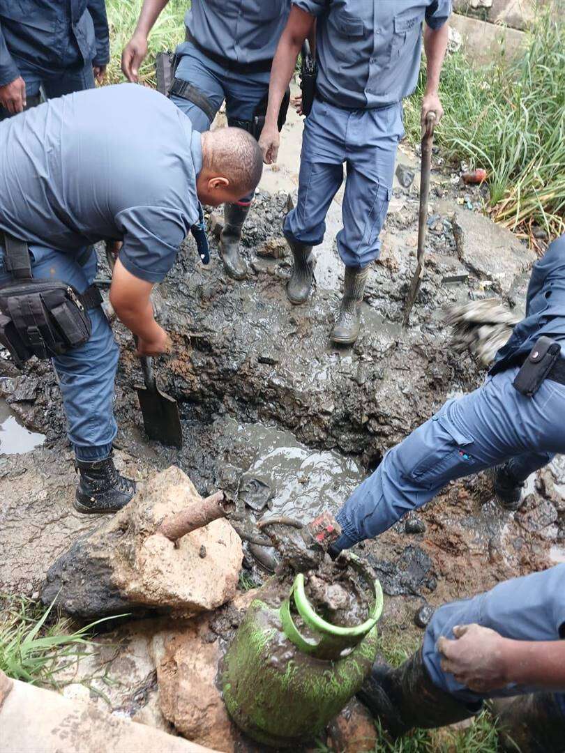 Borrelende rioolvuil gee zama-zamas se wegsteekplek weg