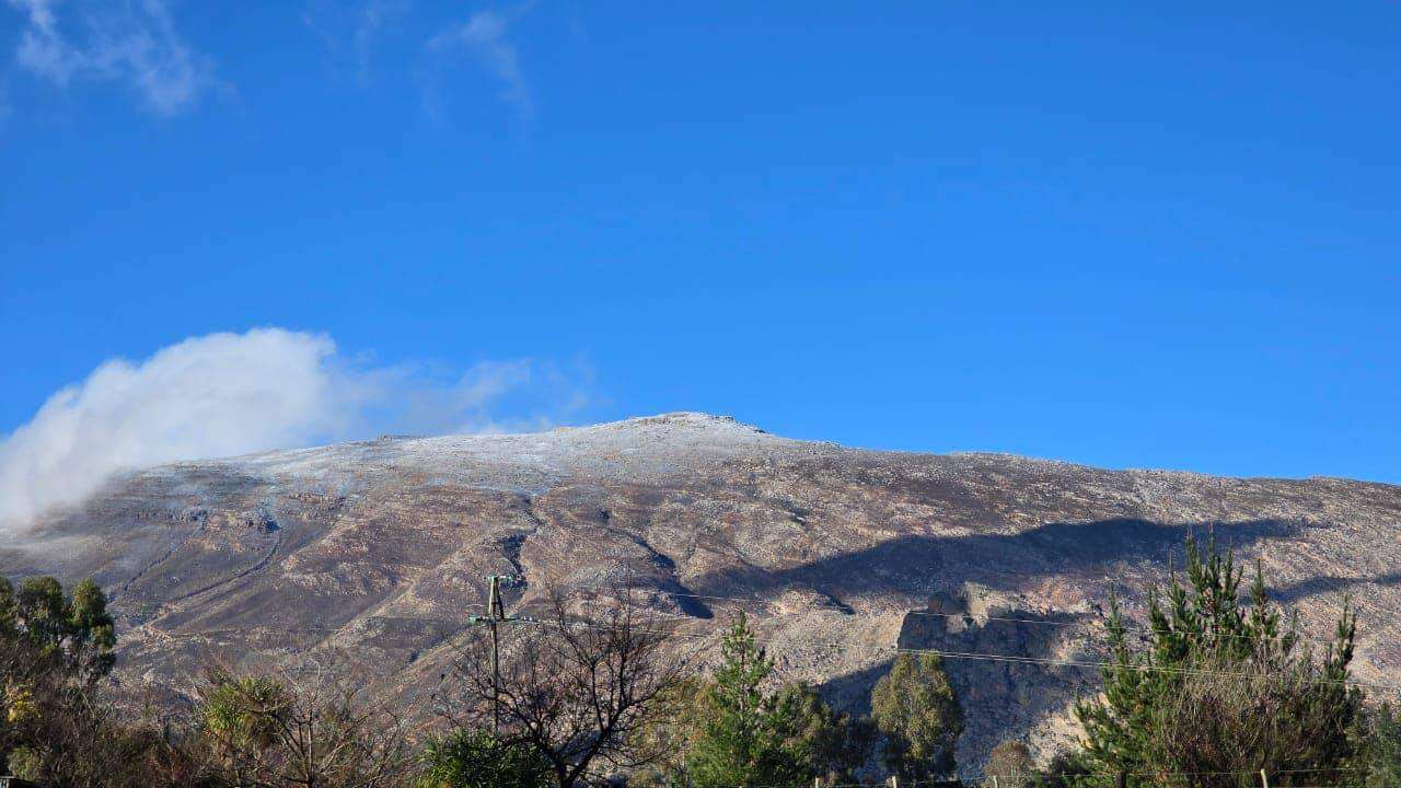 Sneeu val in Wes-Kaap, reën saai verwoesting