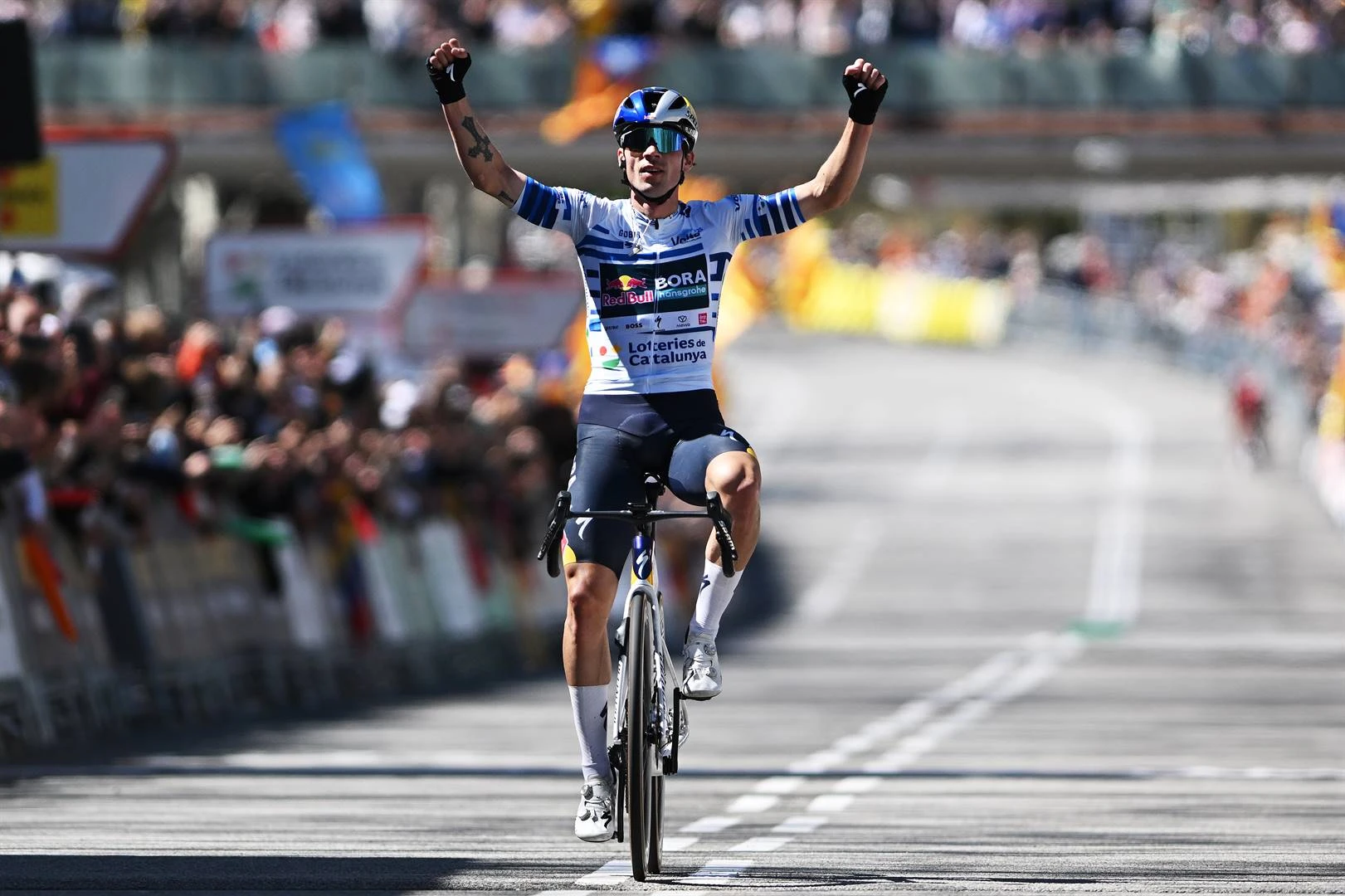 Laaste skof van Giro gaan hulde aan pous bring