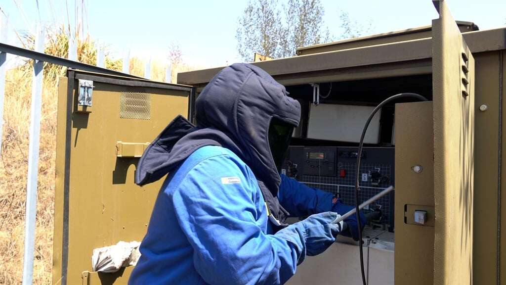 WATCH | City Power disconnects defaulting customers from grid in Joburg south