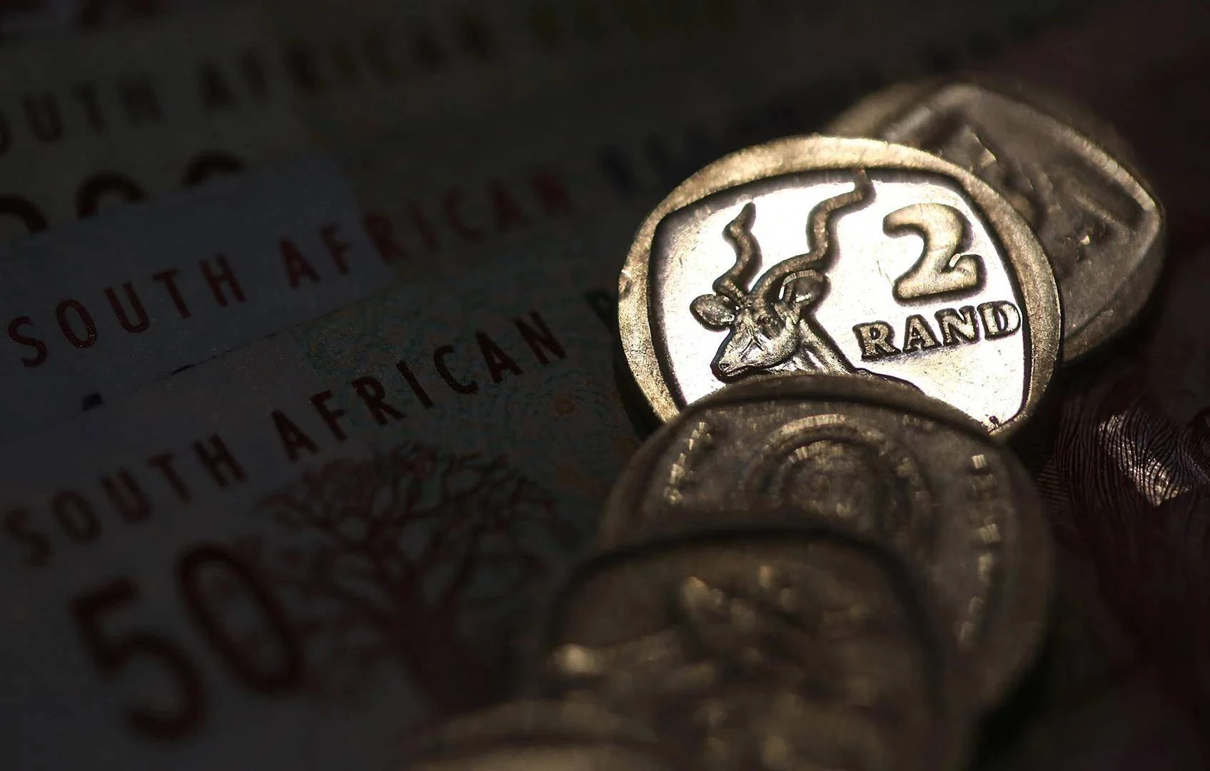 Rand skud 8% van sy bewerasie af sedert tariefskok maand gelede