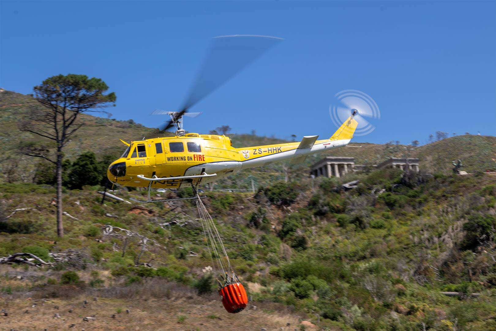 Brand teen Tafelberg woed voort; stappers opnuut gewaarsku