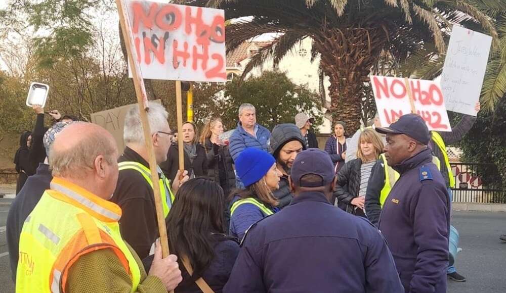 Joburg water crisis: Residents protest during rush hour amid nine-day water outage