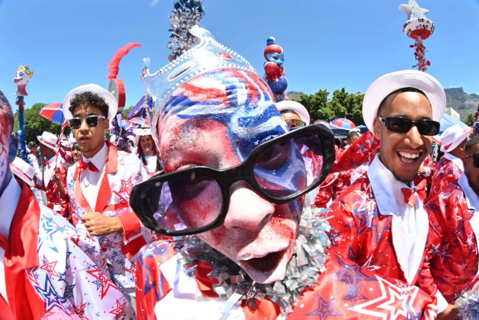 KYK | Kaapse Klopse skitter met helder kleure en luide simbale!